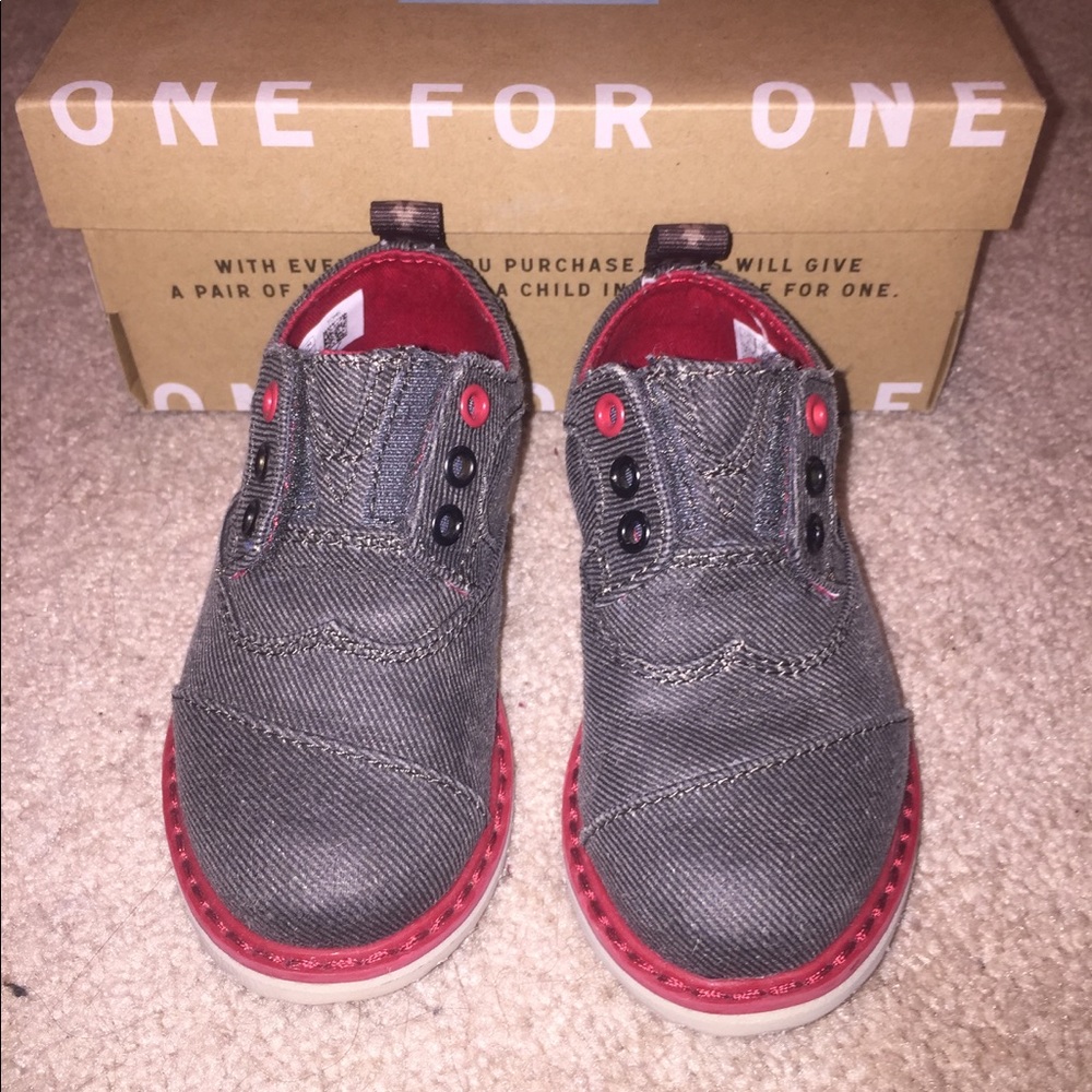Toddler size 6 Toms